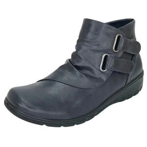 NWOB Easy Street Franny Navy Womens Ankle Boot Size 7.5N